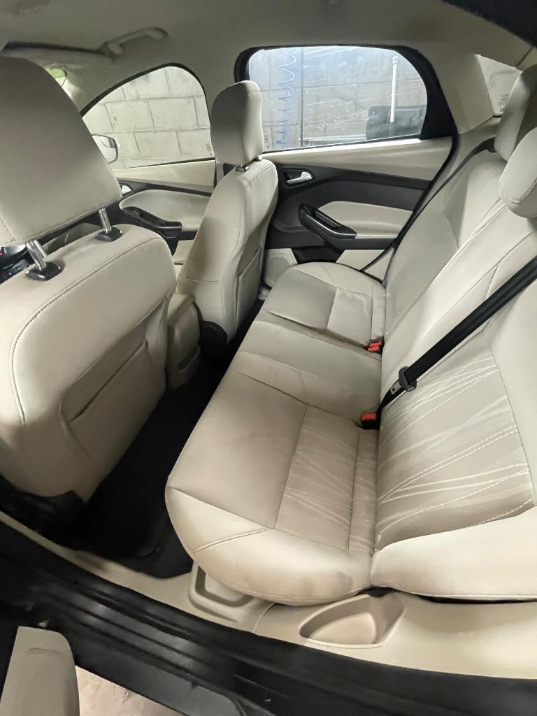 2015 Ford Focus SE - Photo 6