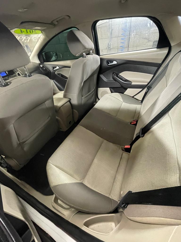 2014 Ford Focus SE - Photo 6